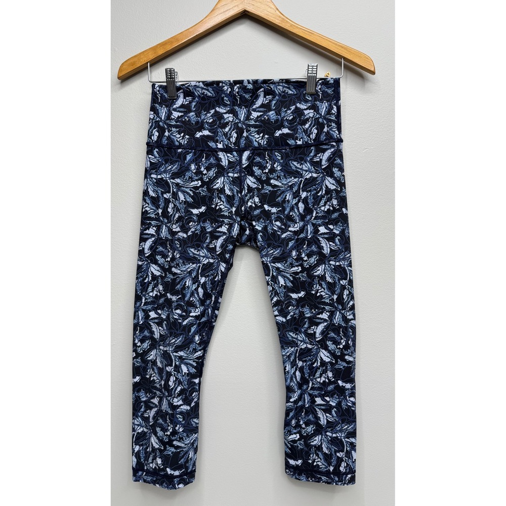 Lululemon Wunder Under Crop Leggings Size 8 Navy Blue Floral Luxtreme Yoga Pants
